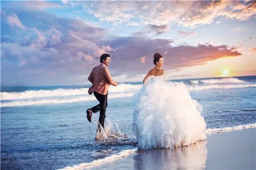 海边拍婚纱照多少钱 沙滩拍摄婚纱照需要注意什么