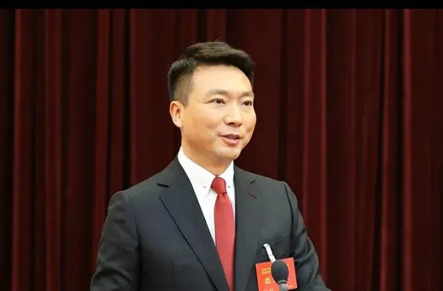 康辉为什么突然这么火？