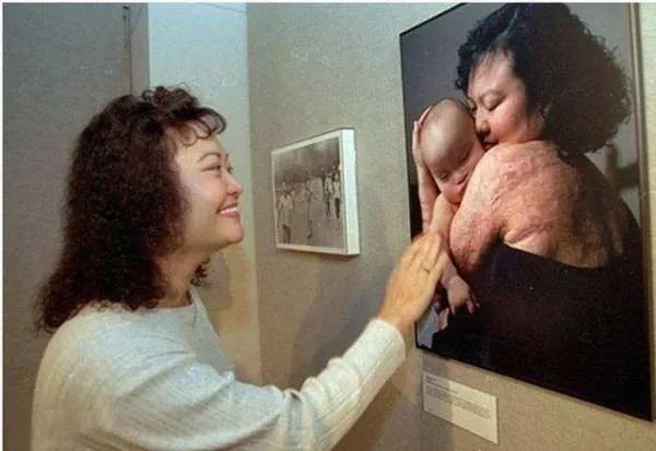 一张让战争提前结束的照片，战火中的女孩如今过得怎么样了？