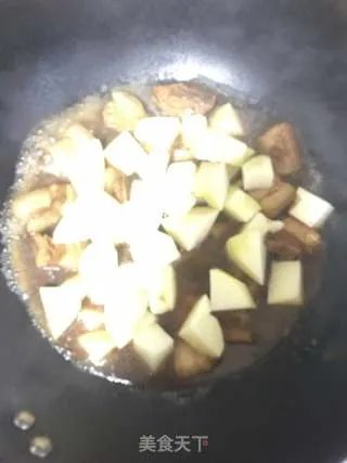 红烧肉炖土豆