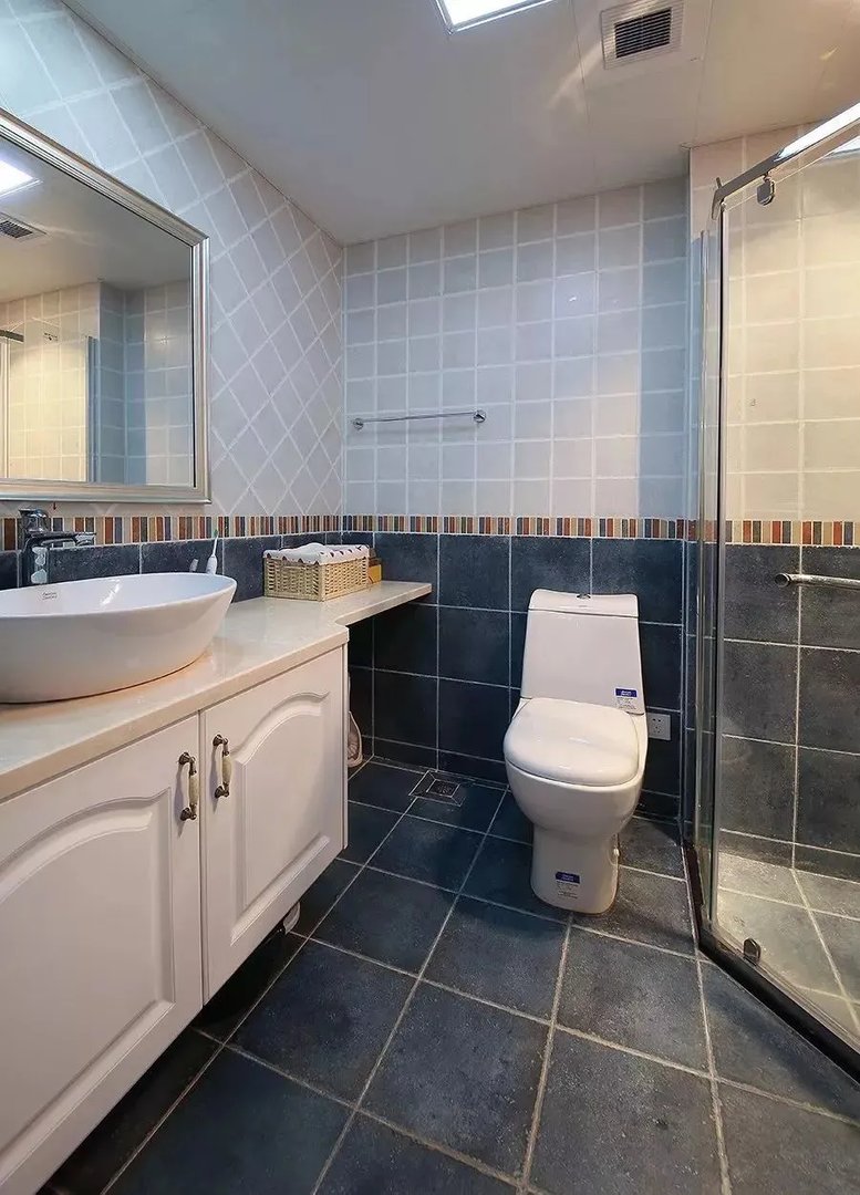 卫生间墙面效果图，卫生间墙砖腰线选择！