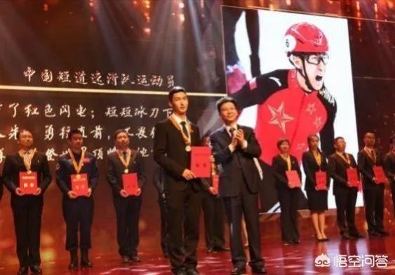 英明!琼中女足荣获“五四青年奖章”,她们曾夺世界青少年足球锦标赛冠军。你怎么看?