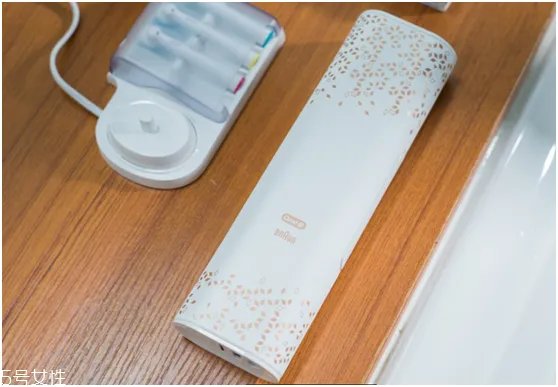 欧乐b电动牙刷怎么样？四个刷头很好用