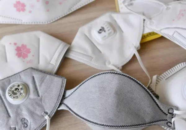 口罩潮湿会影响防护效果，当口罩潮湿后我们该怎么做？