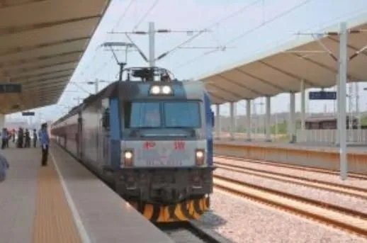 商丘火车站内有换乘站吗？？