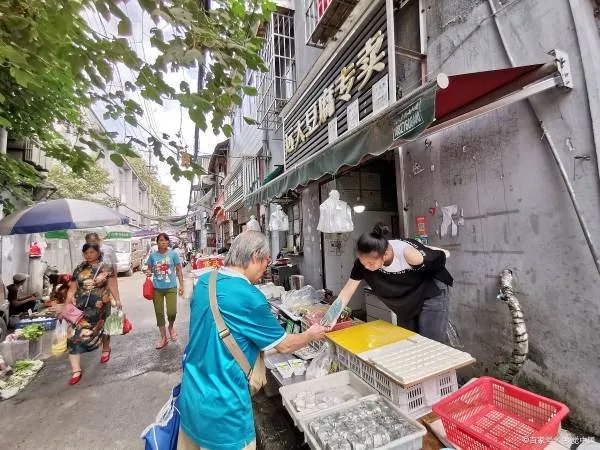 上海一家三口被封44天，买菜花掉2万元，物价上涨与哪些因素有关？