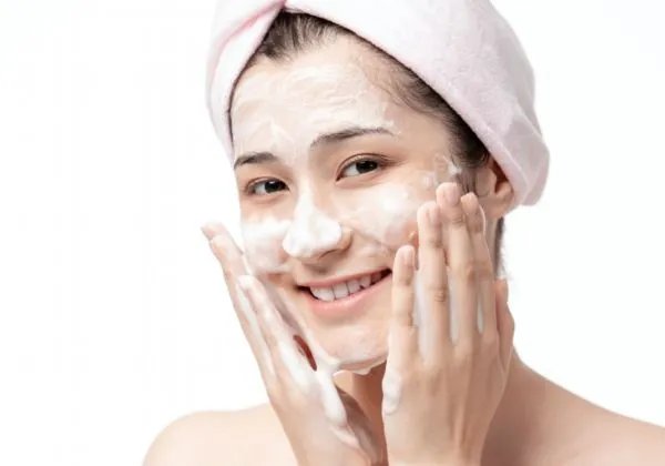 正确洗脸的方法 如何正确洗脸