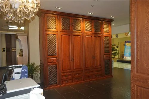 成品衣柜和定制衣柜哪个好  看完才选才不会后悔