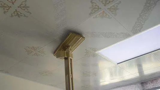 厨房使用了三五年后墙面和天花板会变得很黑，该怎么办？