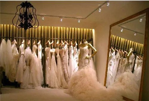 婚纱礼服师的职责是什么 礼服师应该如何介绍婚纱
