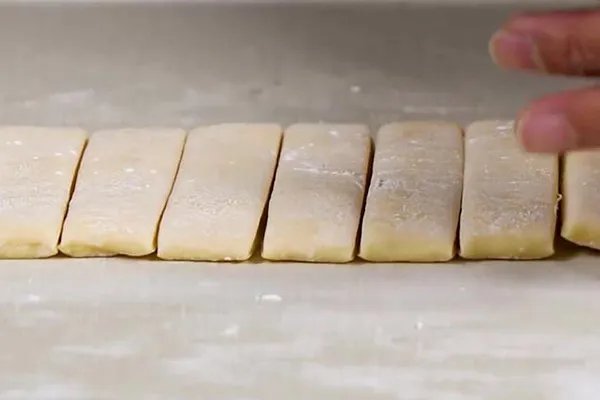 早餐油条怎么炸 炸油条的家常做法