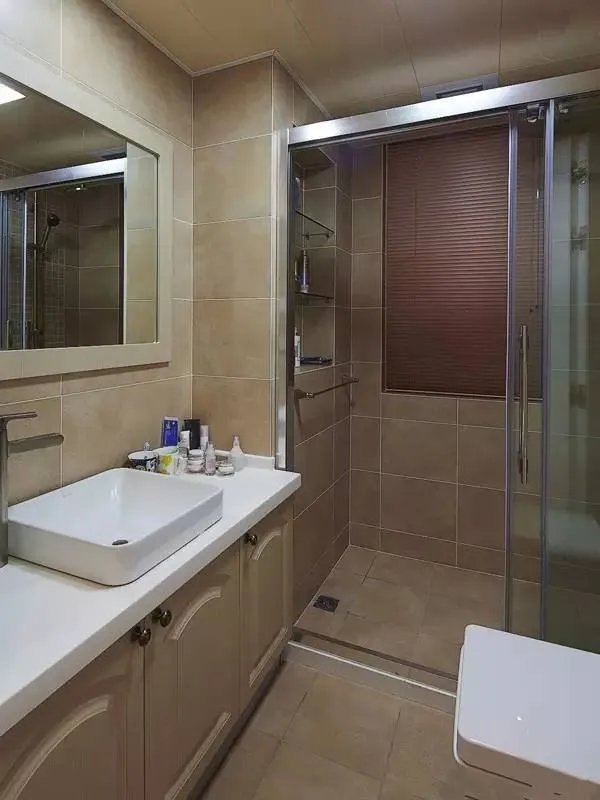 装推拉门的浴室，美观又好用！