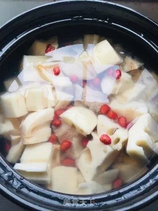 排骨莲藕花生汤