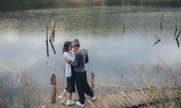 感情里女人彻底放下男人后,会怎样做?