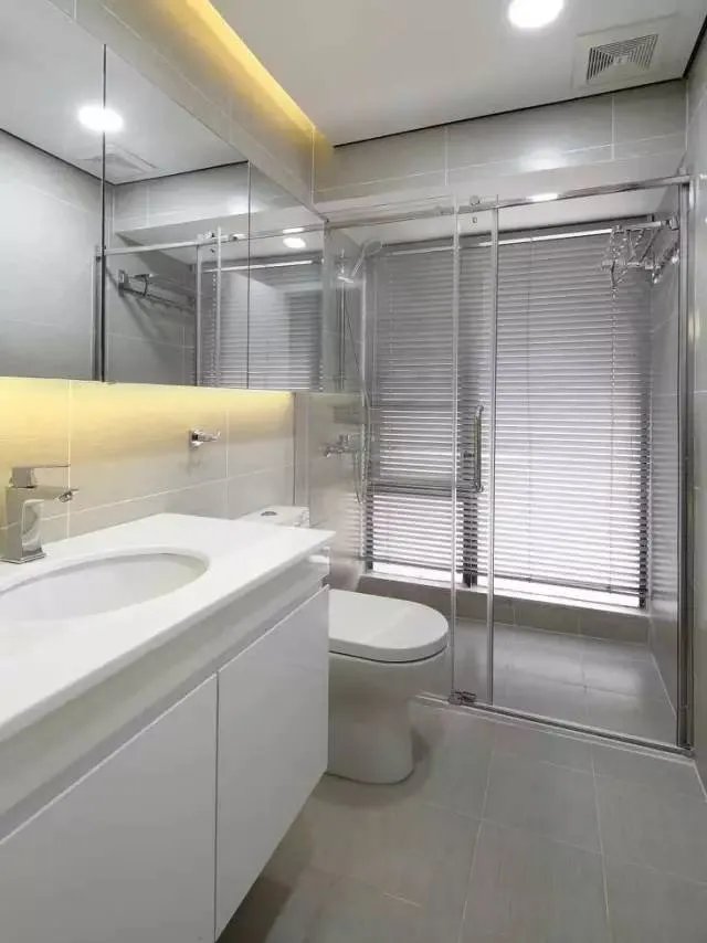 装推拉门的浴室，美观又好用！