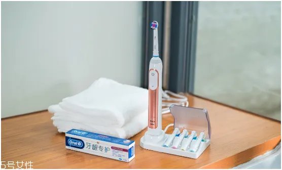 欧乐b电动牙刷怎么样？四个刷头很好用