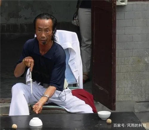 “手艺大师”王宝合,为什么年近70功力不减,3个球2个碗拿下4亿巨款?