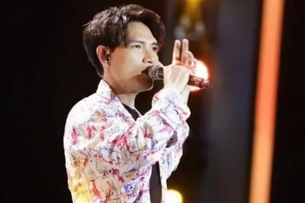 杨忠伟翻唱很火的歌